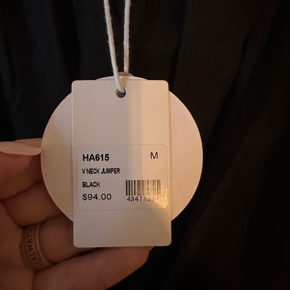 Fame on Central HAILEY V NECK JUMPER-BLACK - Picture 5 of 7